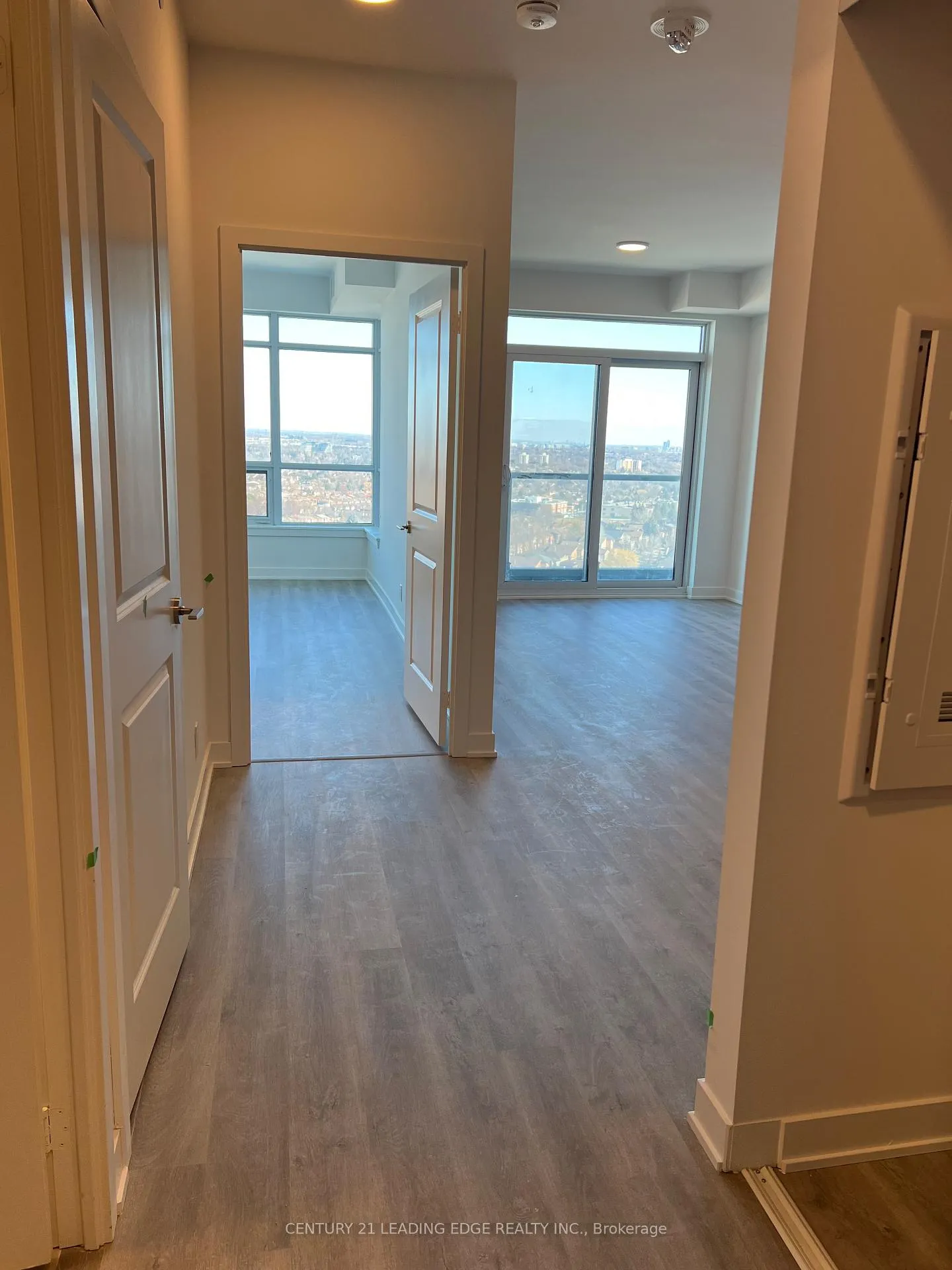 Photo 4 of Unit B-1809, 50 Upper Mall Way, Vaughan, Brownridge — HOMEH