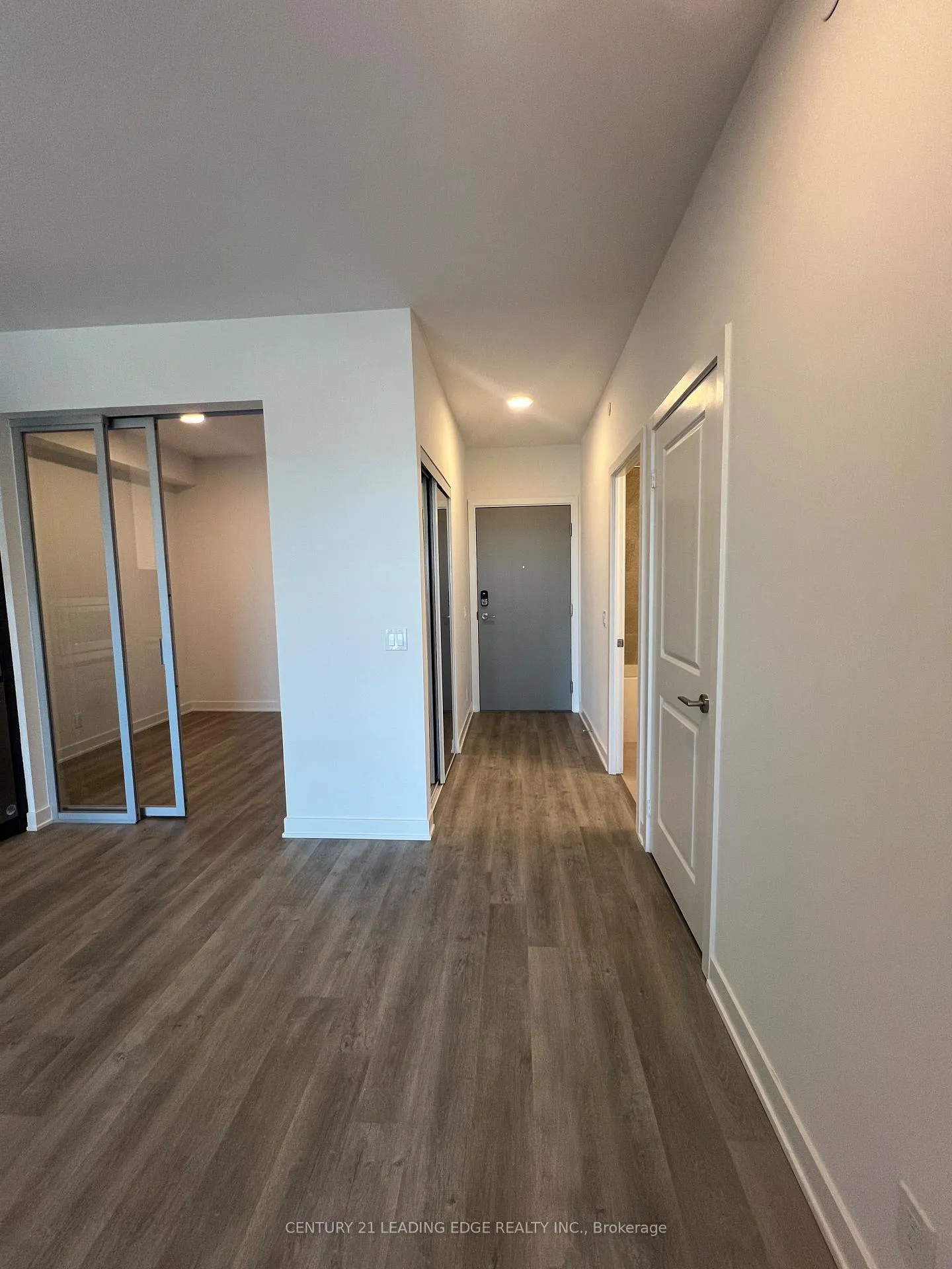 Photo 5 of Unit B-1809, 50 Upper Mall Way, Vaughan, Brownridge — HOMEH