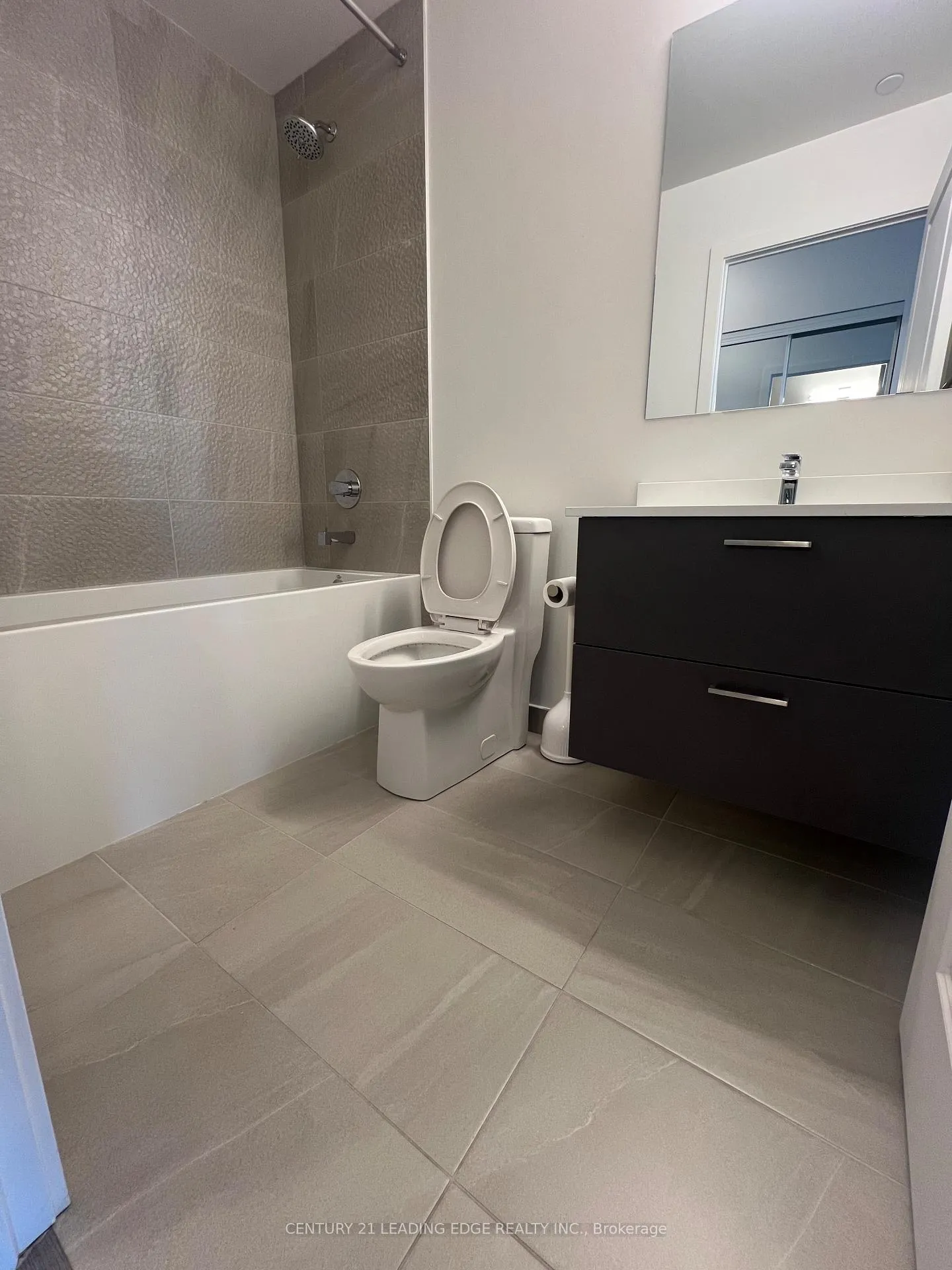 Photo 6 of Unit B-1809, 50 Upper Mall Way, Vaughan, Brownridge — HOMEH