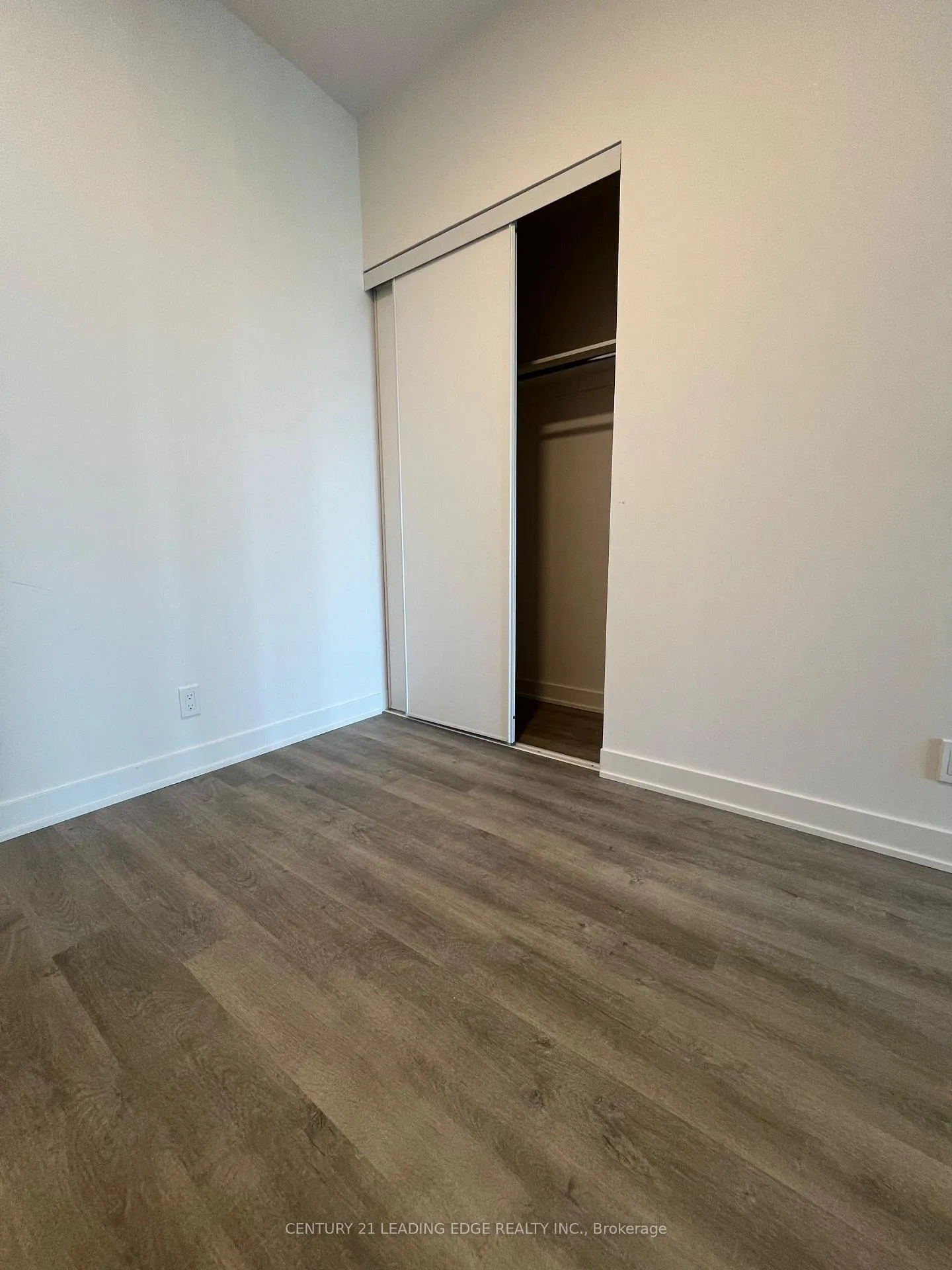 Photo 11 of Unit B-1809, 50 Upper Mall Way, Vaughan, Brownridge — HOMEH