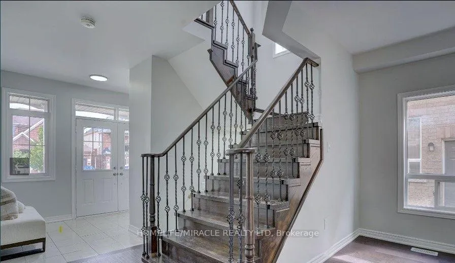 Photo 4 of Unit Upper, 95 William Fair Drive, Clarington, Bowmanville — HOMEH