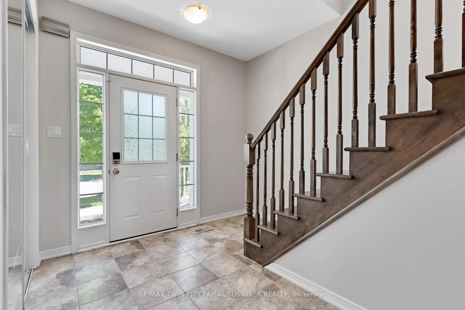 Photo 5 of 290 Apple Hill Crescent, Kitchener, Trussler — HOMEH