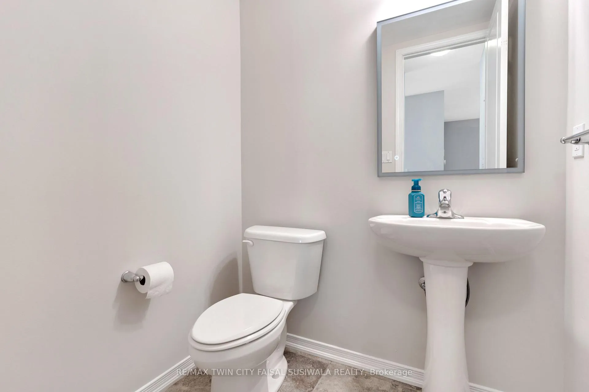 Photo 12 of 290 Apple Hill Crescent, Kitchener, Trussler — HOMEH