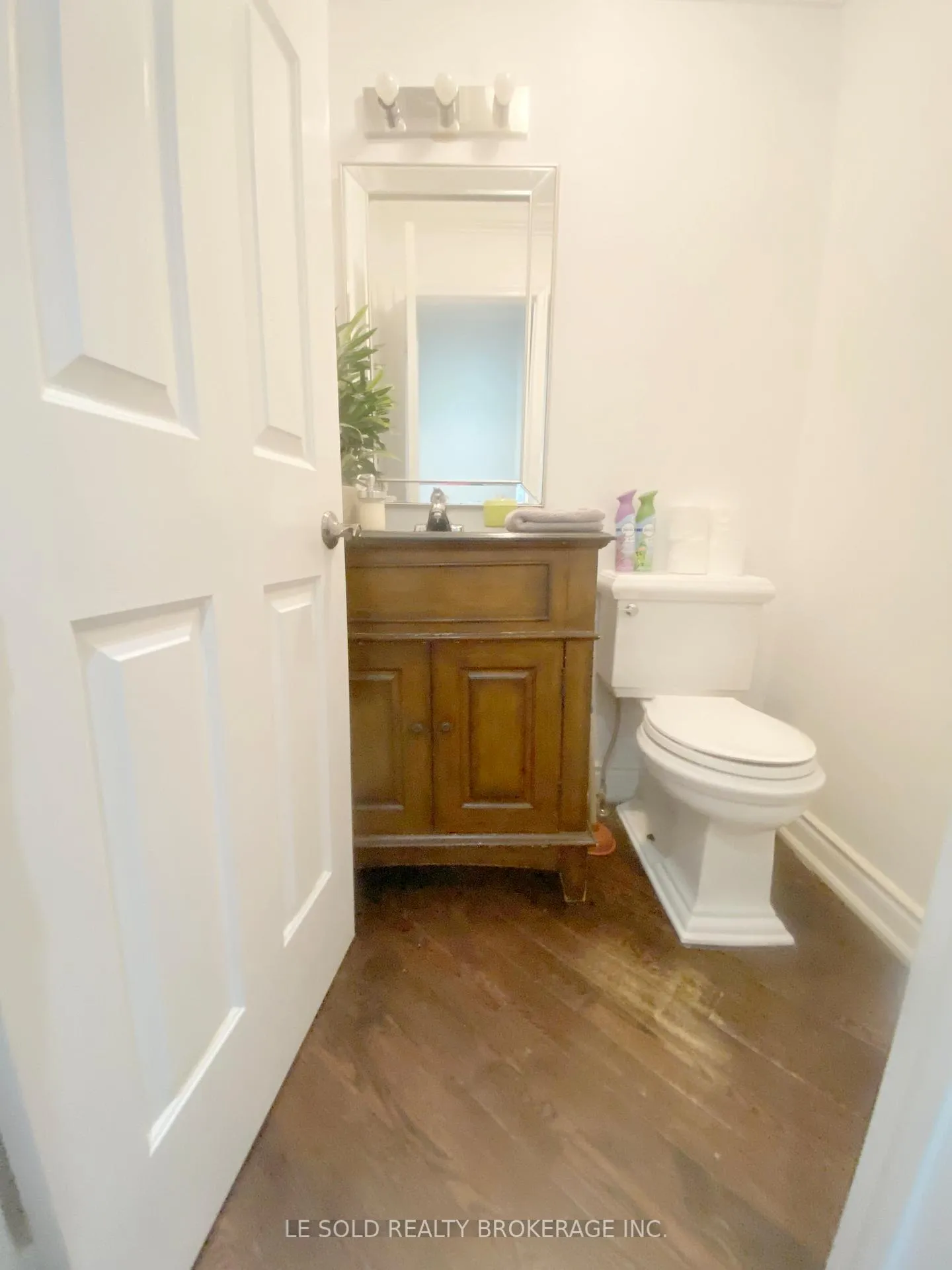 Photo 6 of 10 Mcdougall Court, Vaughan, Uplands — HOMEH