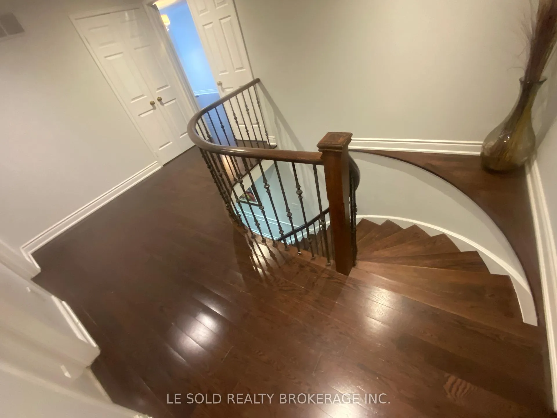 Photo 11 of 10 Mcdougall Court, Vaughan, Uplands — HOMEH
