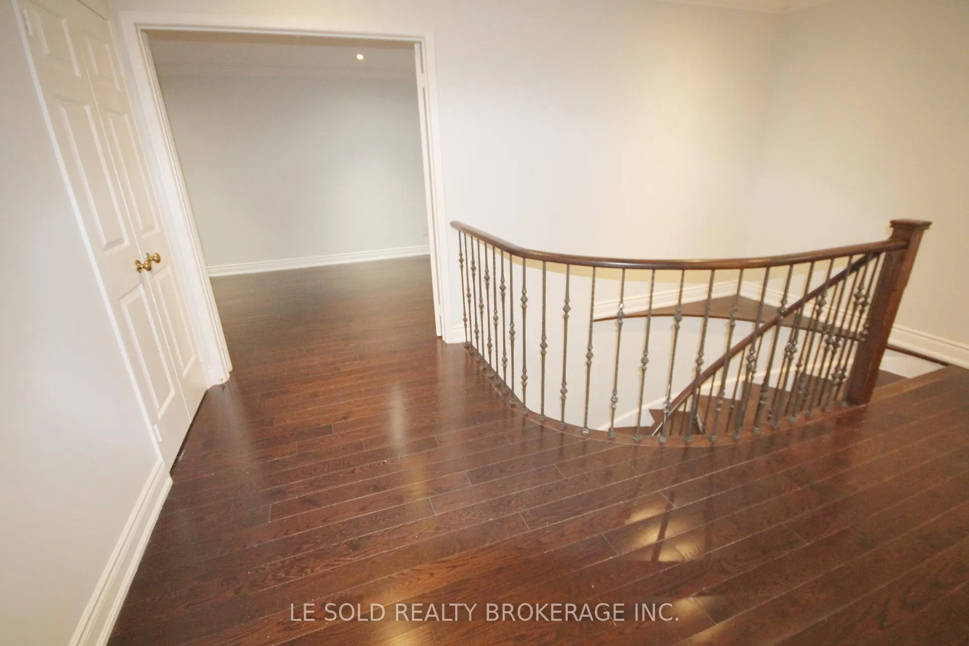 Photo 12 of 10 Mcdougall Court, Vaughan, Uplands — HOMEH