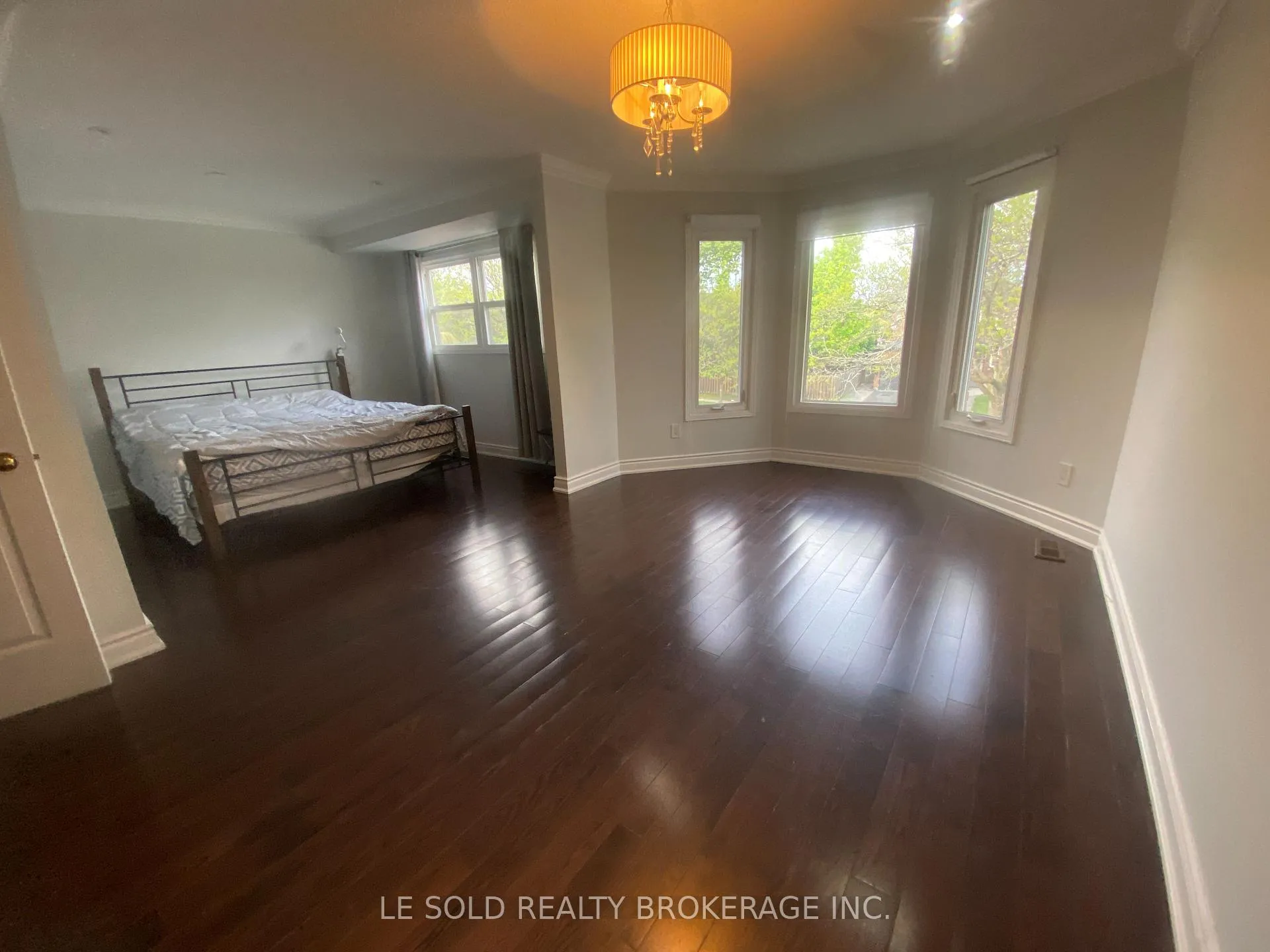 Photo 14 of 10 Mcdougall Court, Vaughan, Uplands — HOMEH