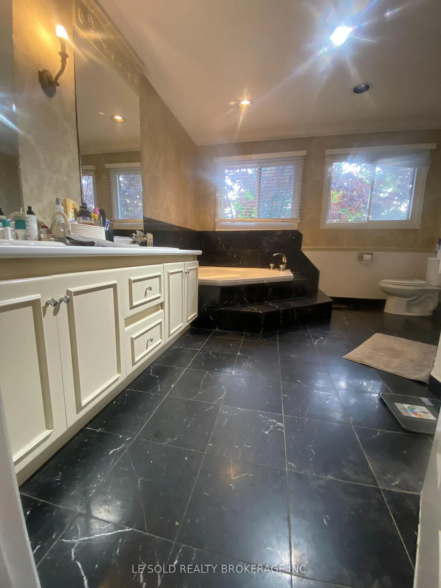 Photo 16 of 10 Mcdougall Court, Vaughan, Uplands — HOMEH