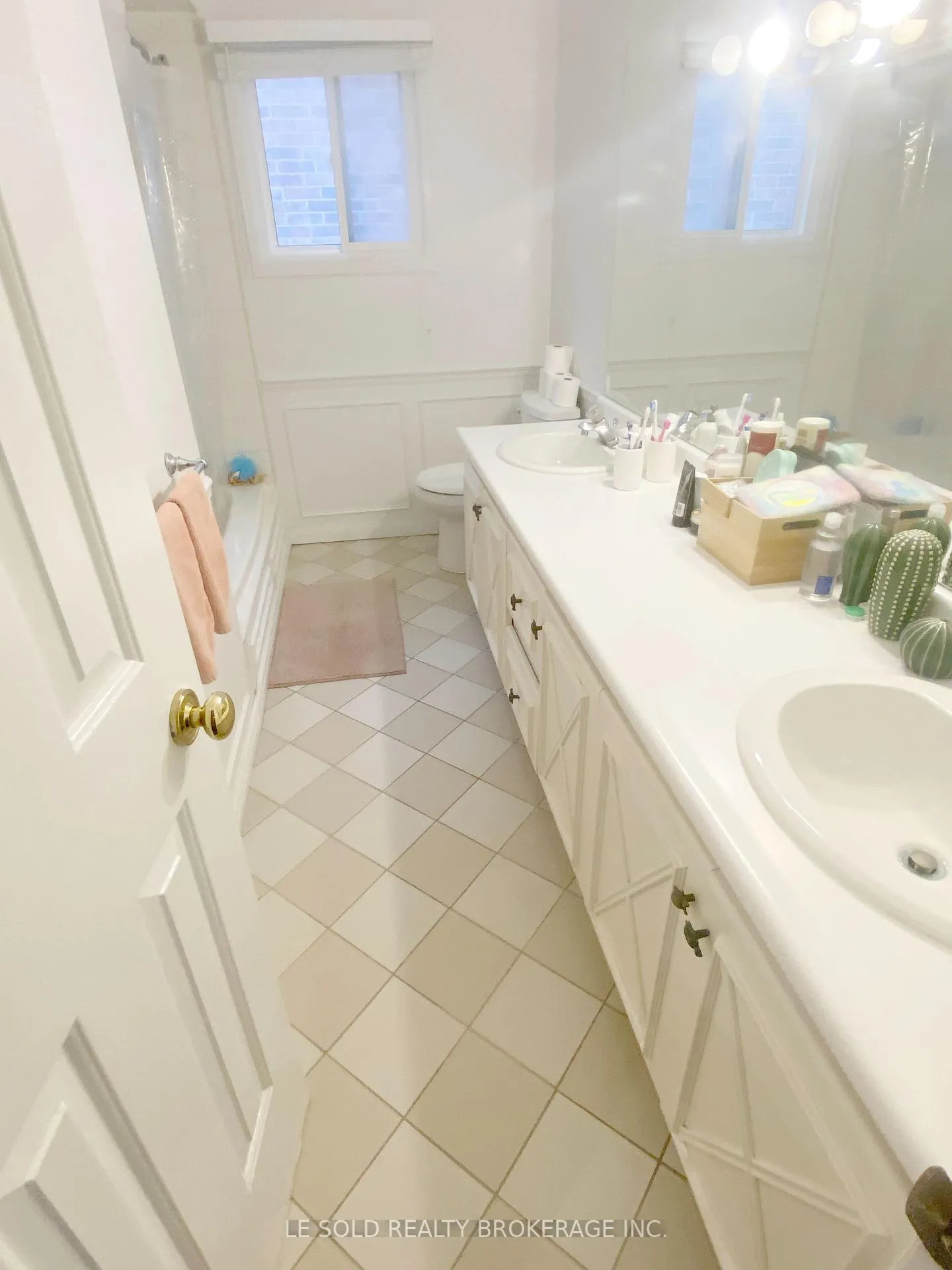 Photo 19 of 10 Mcdougall Court, Vaughan, Uplands — HOMEH