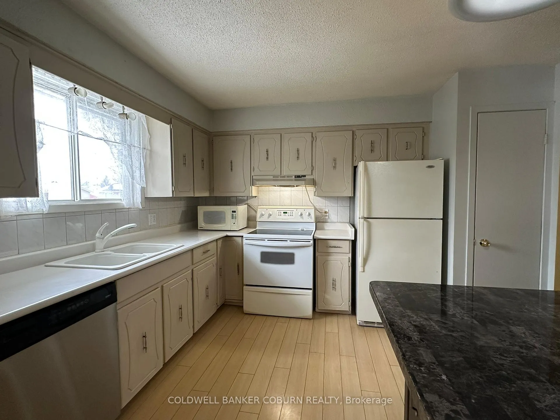 Photo 3 of 4016 Dishaw Street, Edwardsburgh/Cardinal, Town of Cardinal — HOMEH