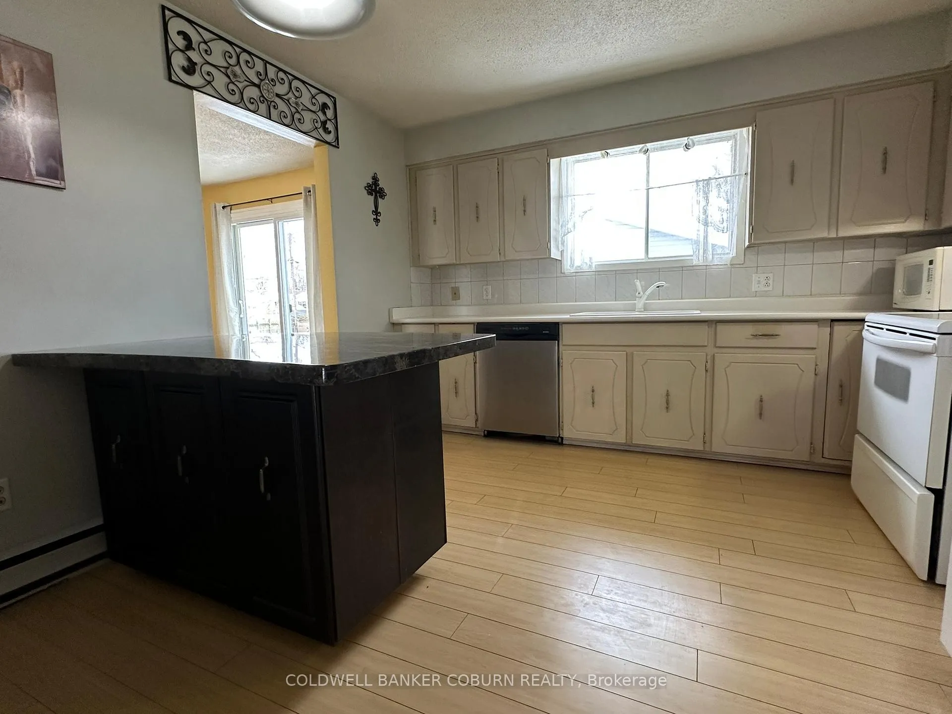 Photo 4 of 4016 Dishaw Street, Edwardsburgh/Cardinal, Town of Cardinal — HOMEH