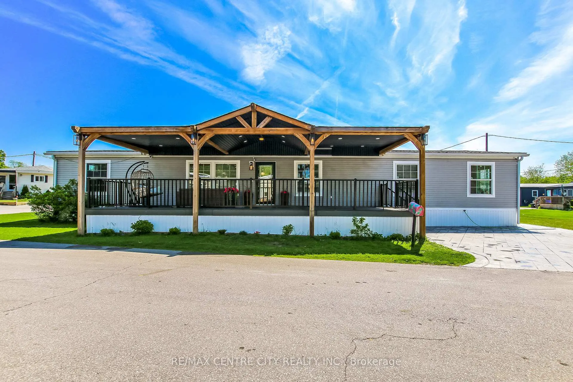Front of Unit 201, 198 Springbank Drive