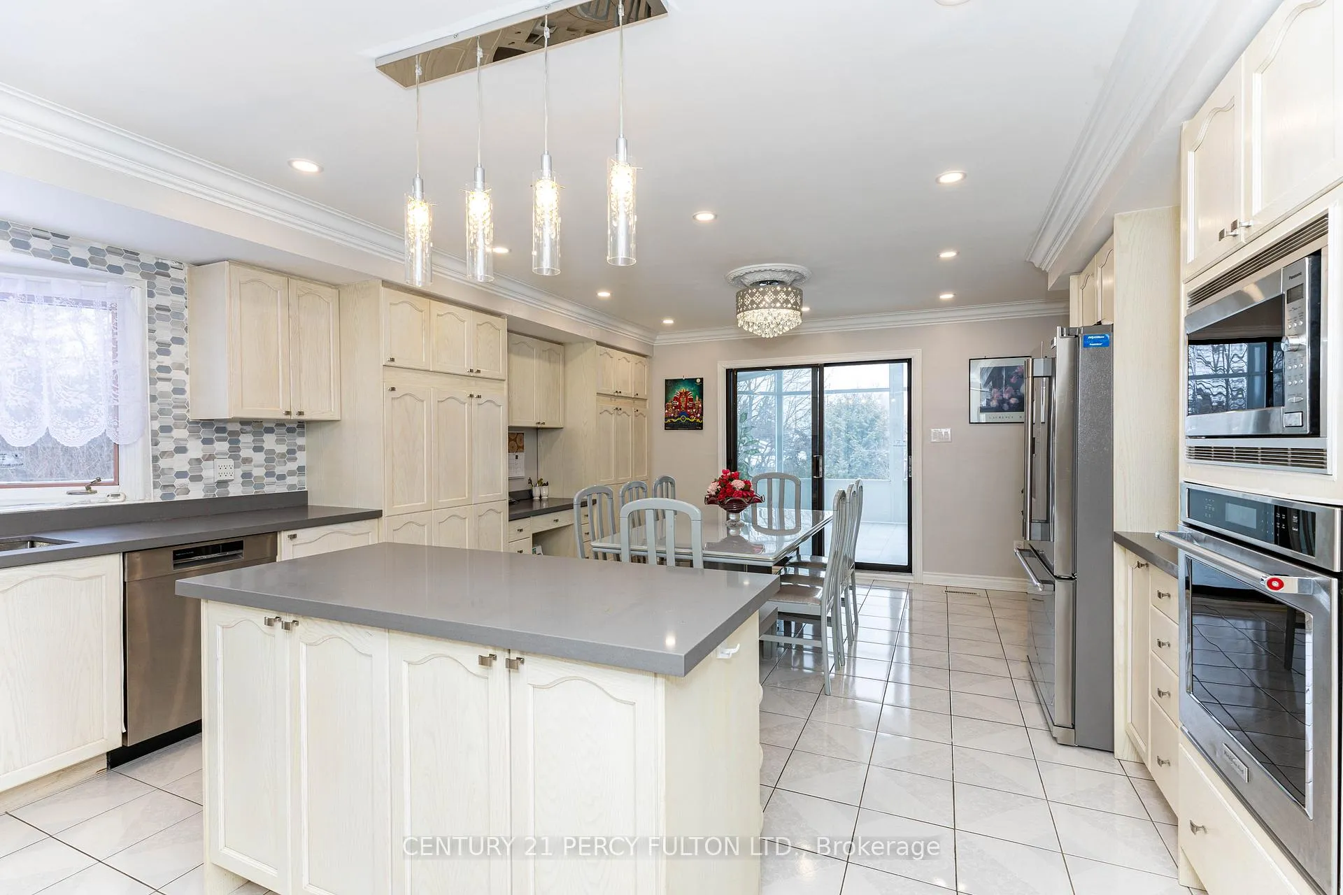 Photo 6 of 23 Leah Crescent, Ajax, Central West — HOMEH