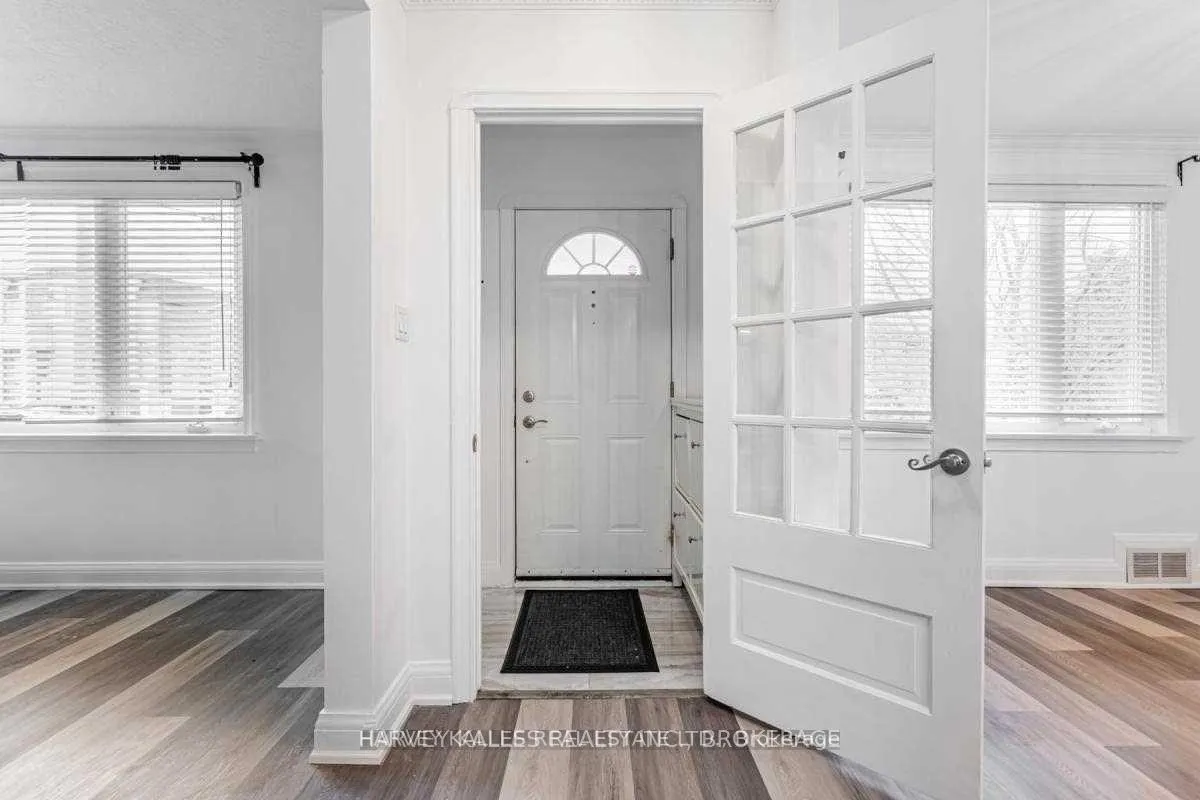 Photo 3 of Unit Main, 157 Viewmount Avenue, Toronto, Englemount-Lawrence — HOMEH