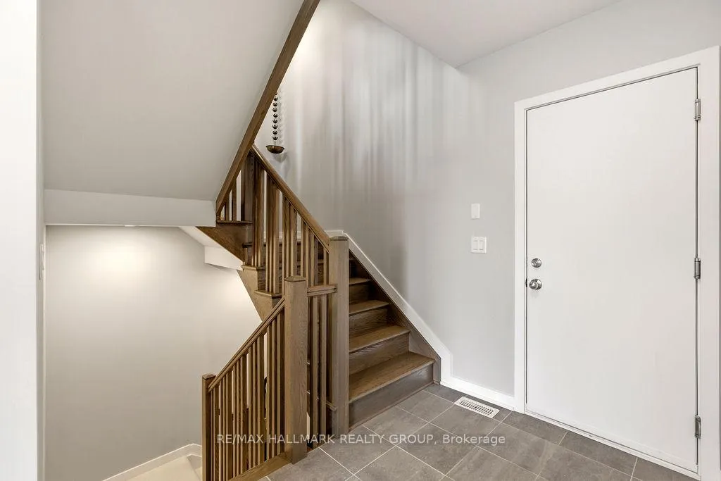 Photo 7 of 854 Mikinak Road, Ottawa, CFB Rockcliffe and Area — HOMEH