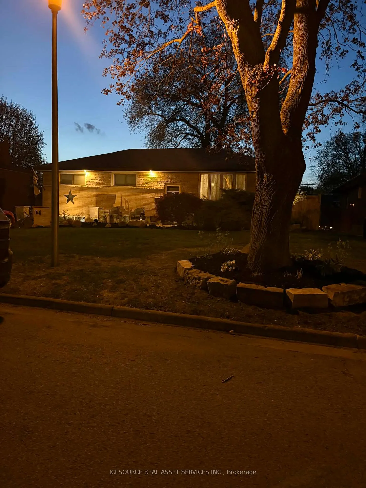 Photo 5 of 54 Rockwyn Crescent, London, East O — HOMEH