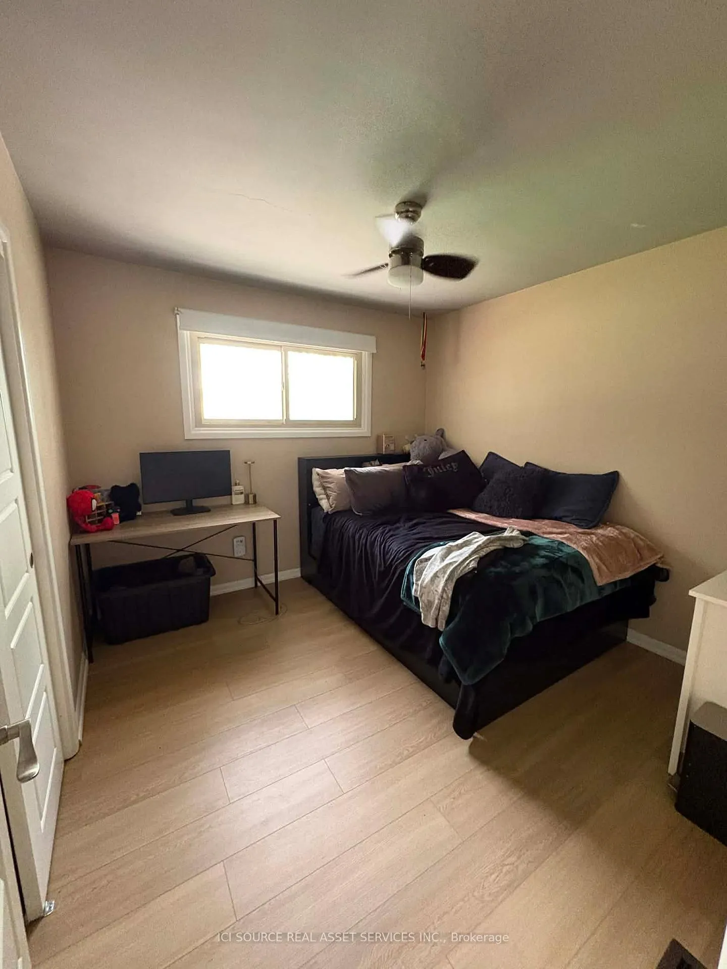 Photo 15 of 54 Rockwyn Crescent, London, East O — HOMEH