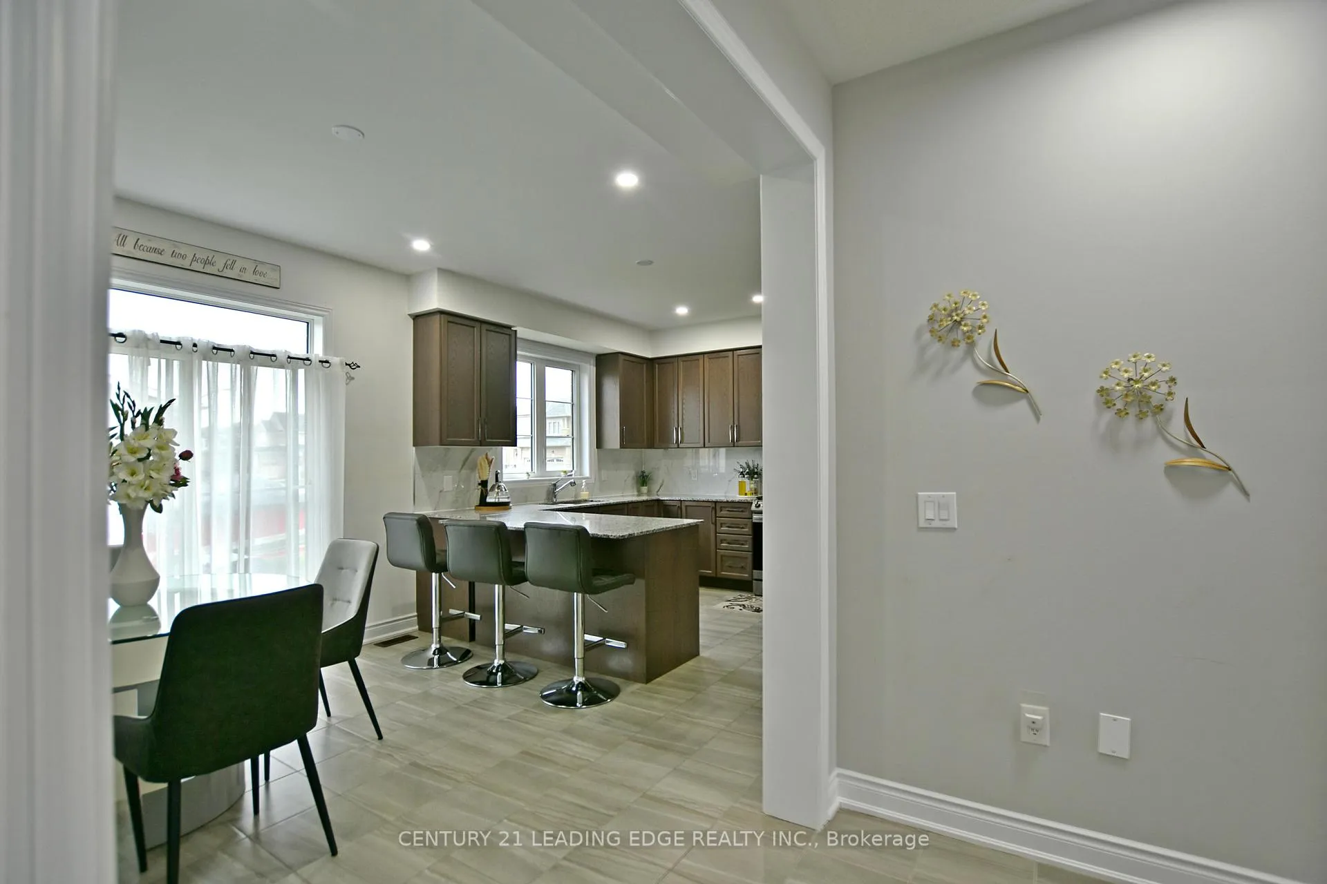Photo 15 of 36 Union Boulevard, Wasaga Beach — HOMEH