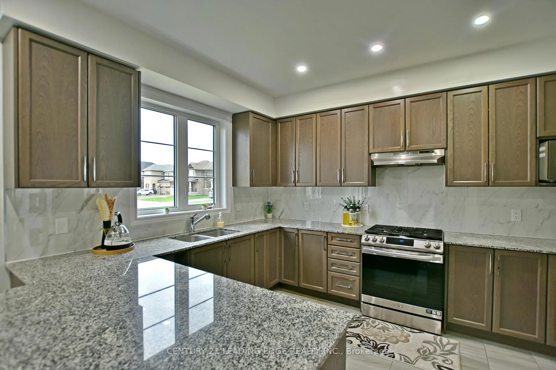 Photo 17 of 36 Union Boulevard, Wasaga Beach — HOMEH