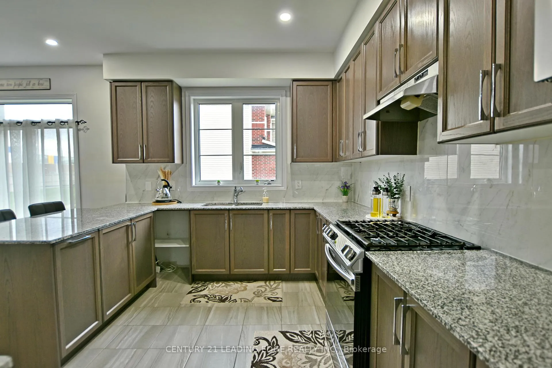 Photo 19 of 36 Union Boulevard, Wasaga Beach — HOMEH