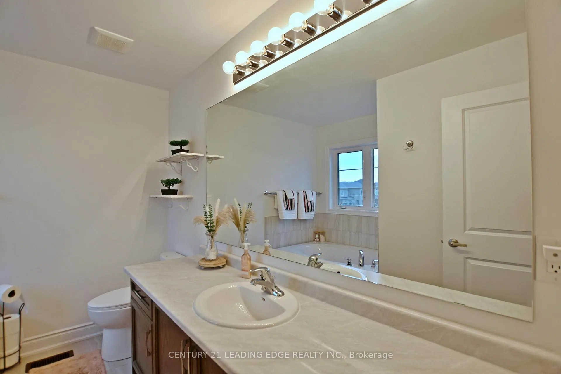 Photo 34 of 36 Union Boulevard, Wasaga Beach — HOMEH