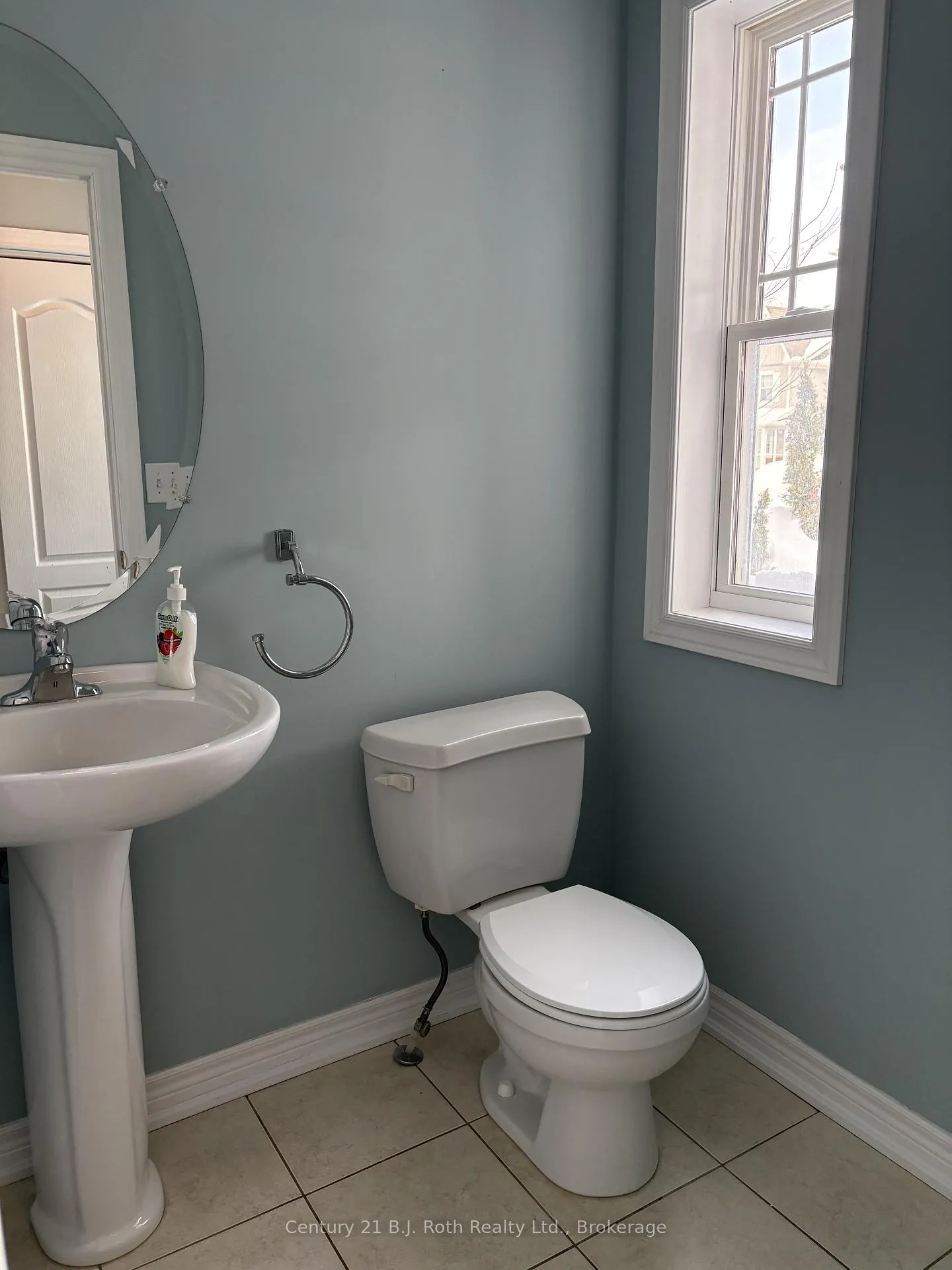 Photo 3 of 34 Pearl Drive, Orillia — HOMEH