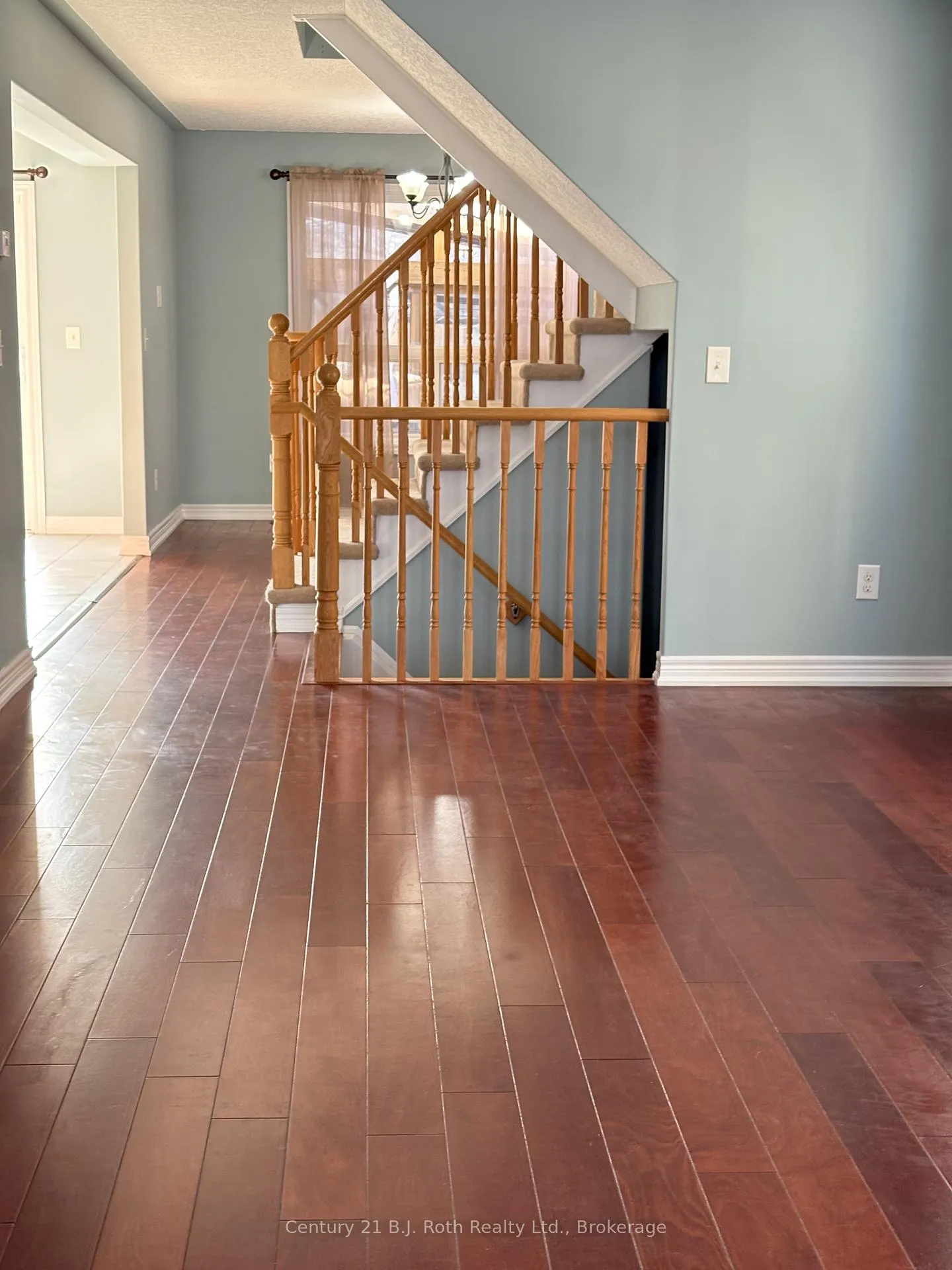 Photo 7 of 34 Pearl Drive, Orillia — HOMEH