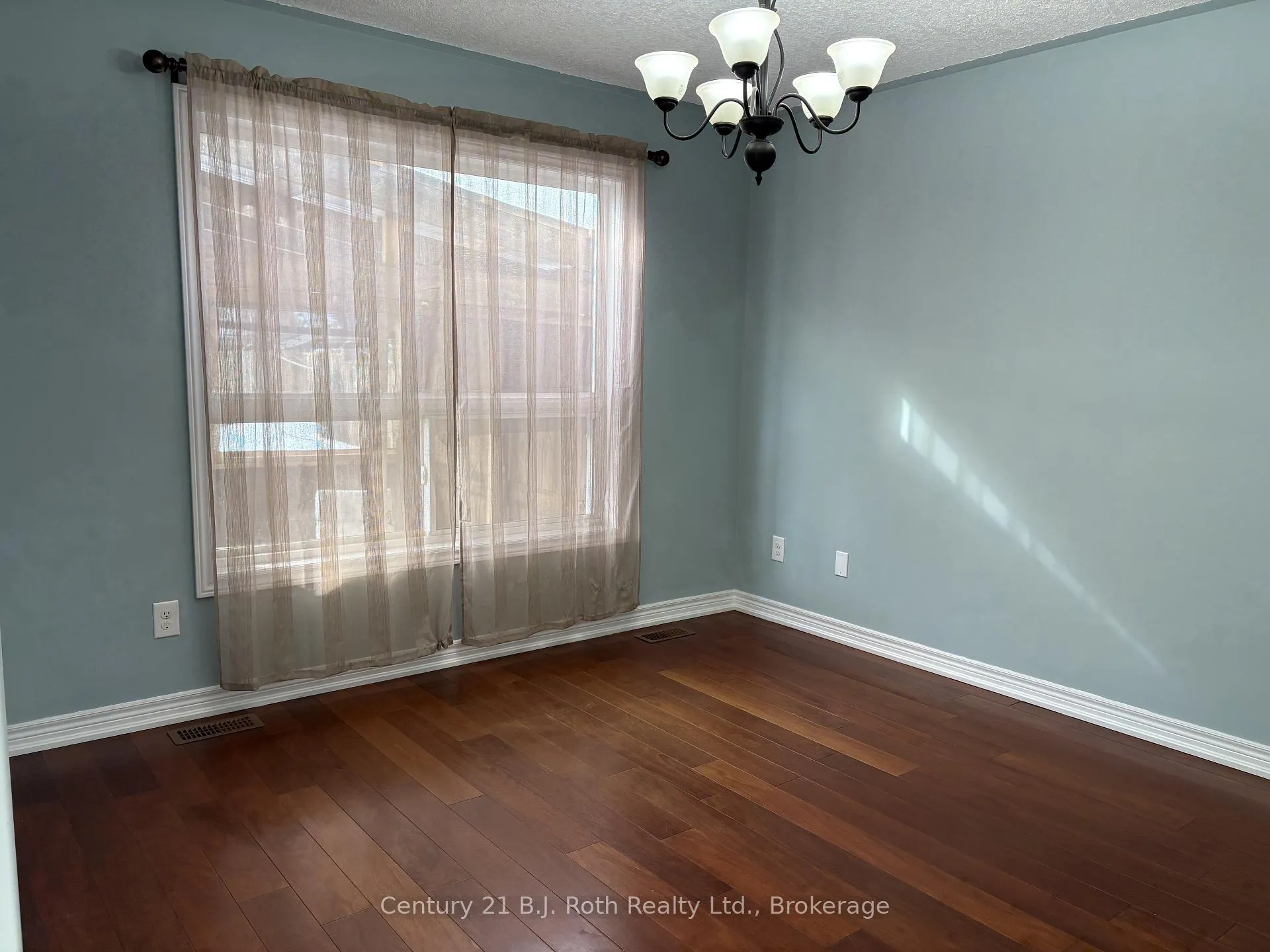 Photo 12 of 34 Pearl Drive, Orillia — HOMEH