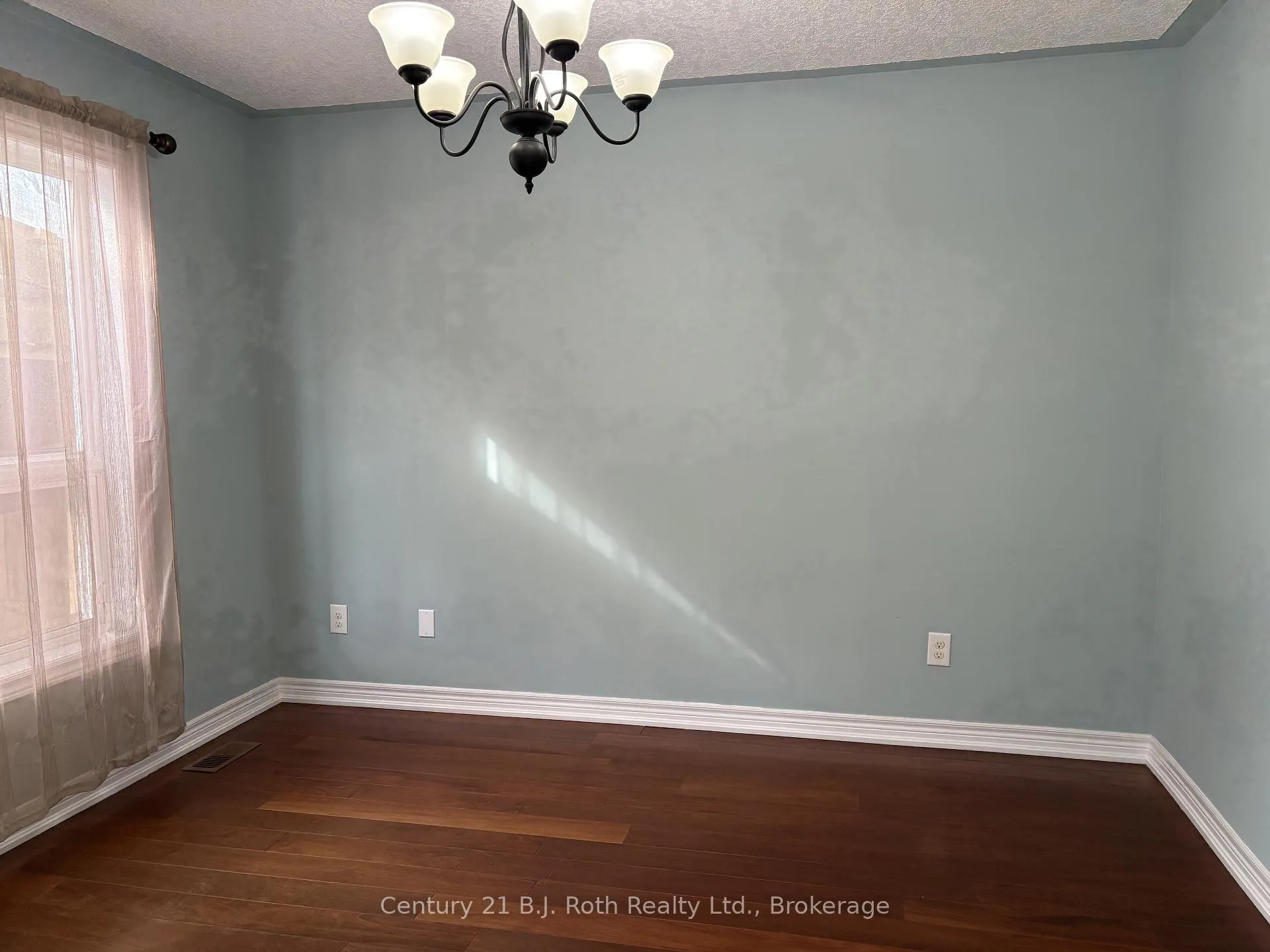 Photo 13 of 34 Pearl Drive, Orillia — HOMEH