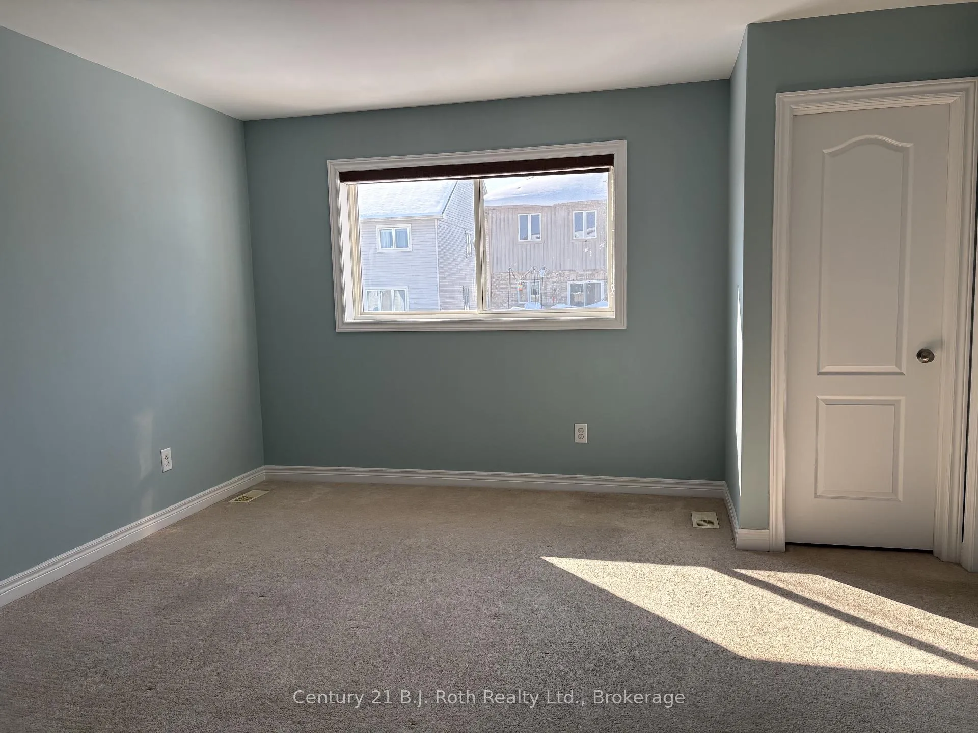 Photo 16 of 34 Pearl Drive, Orillia — HOMEH