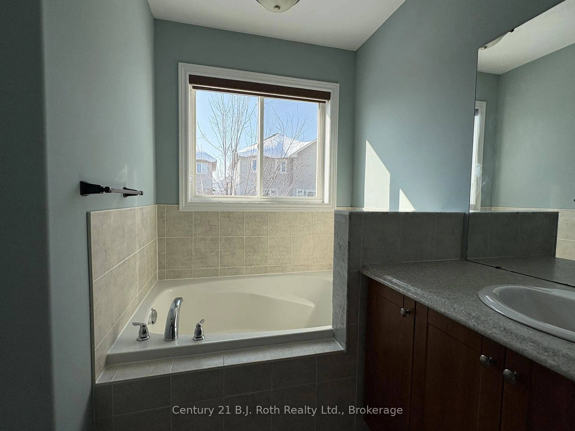 Photo 18 of 34 Pearl Drive, Orillia — HOMEH