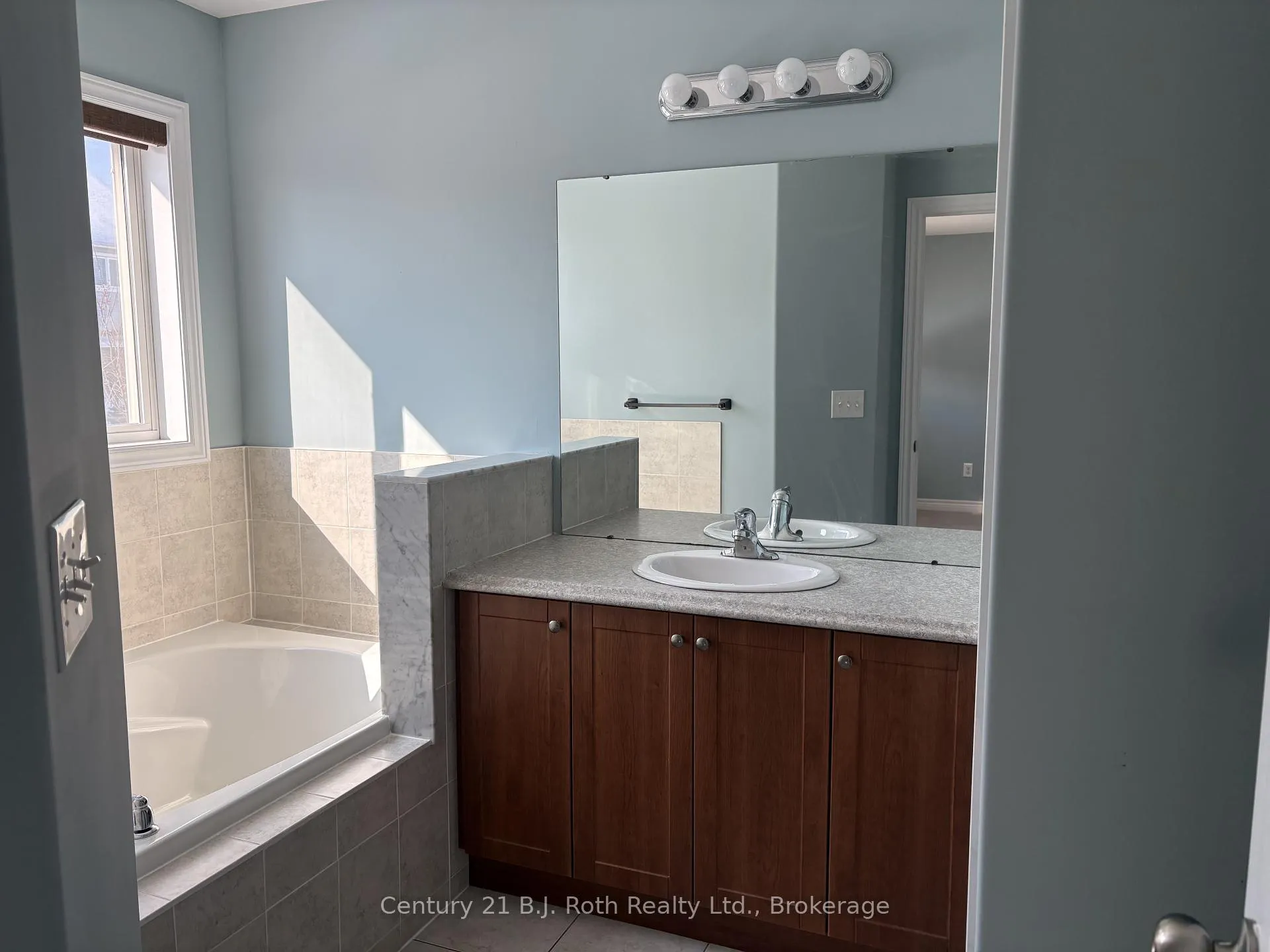 Photo 19 of 34 Pearl Drive, Orillia — HOMEH