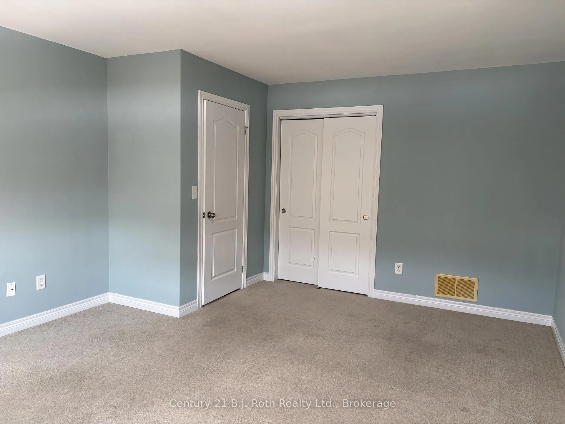 Photo 22 of 34 Pearl Drive, Orillia — HOMEH