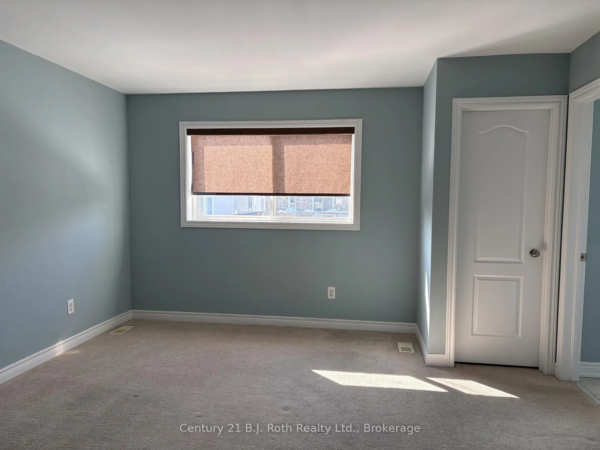 Photo 23 of 34 Pearl Drive, Orillia — HOMEH