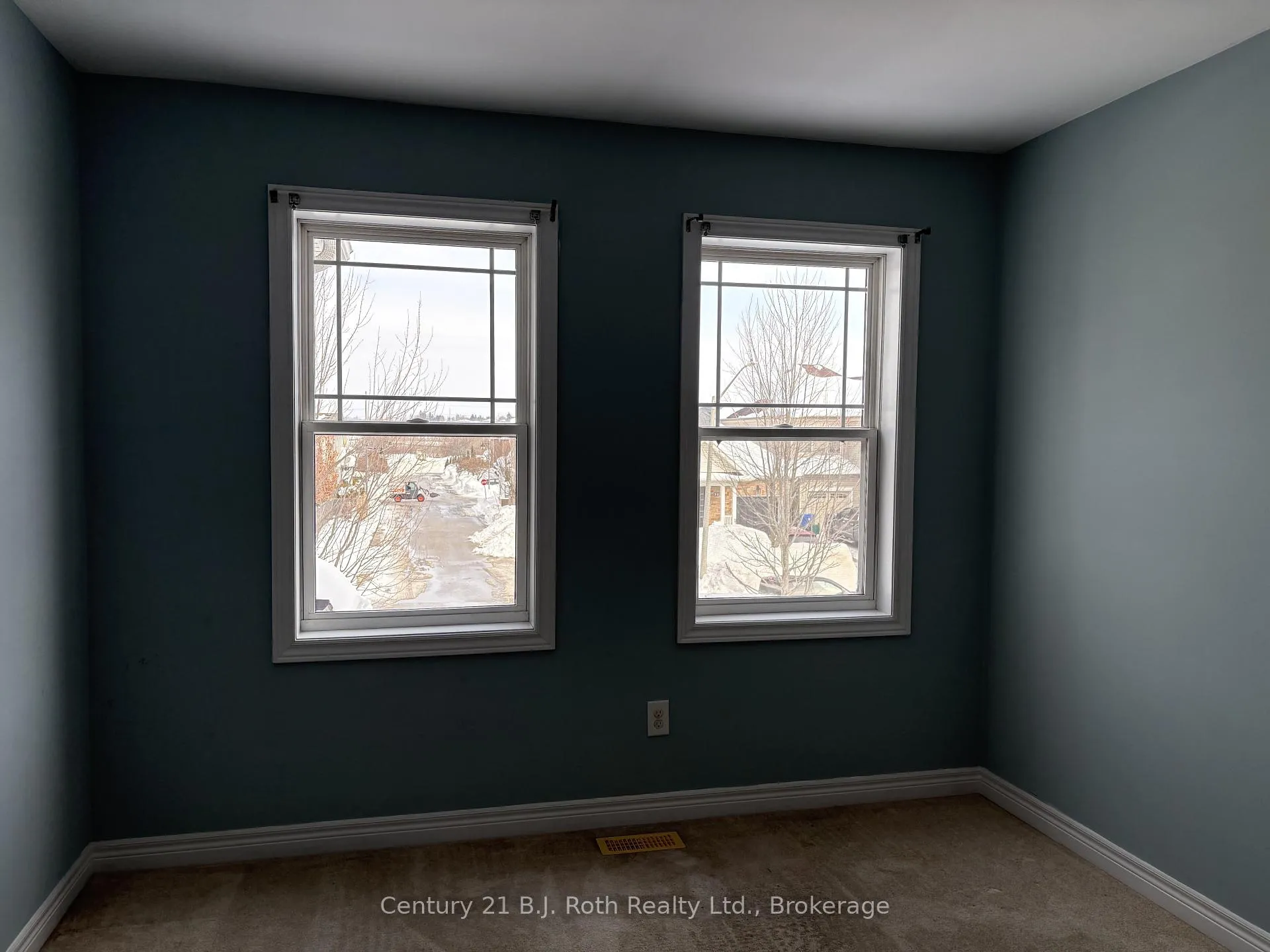 Photo 24 of 34 Pearl Drive, Orillia — HOMEH