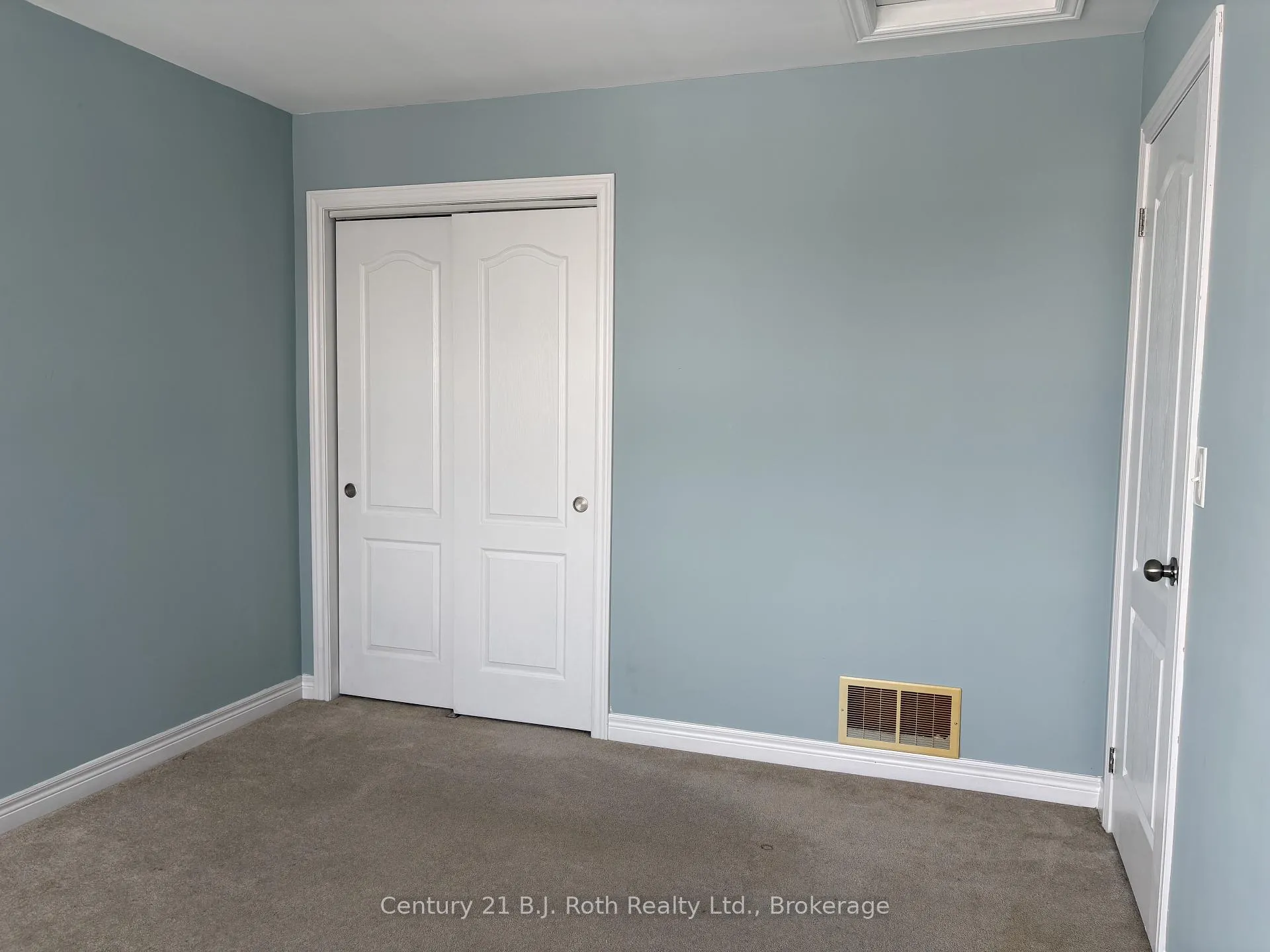 Photo 25 of 34 Pearl Drive, Orillia — HOMEH
