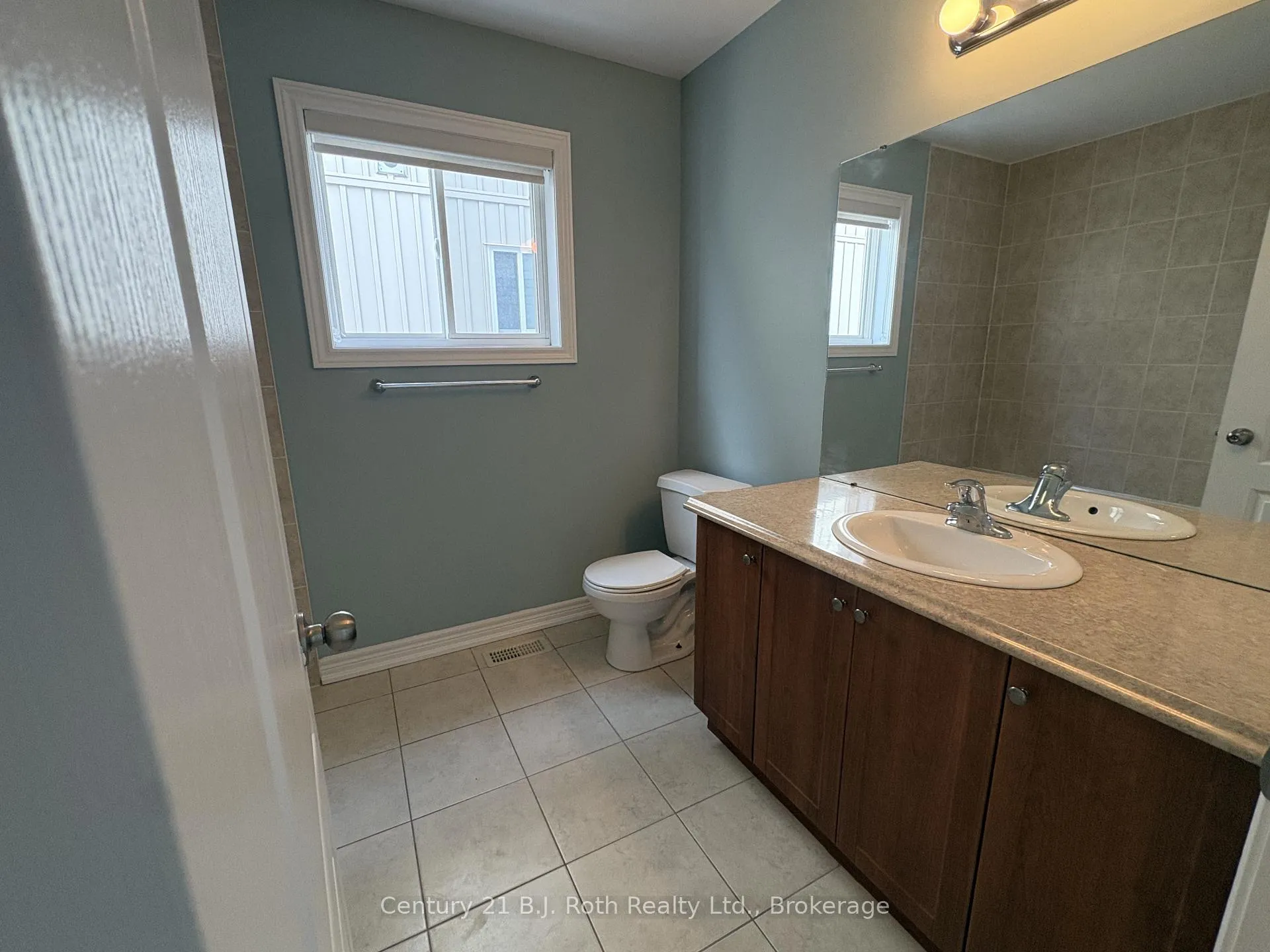 Photo 28 of 34 Pearl Drive, Orillia — HOMEH