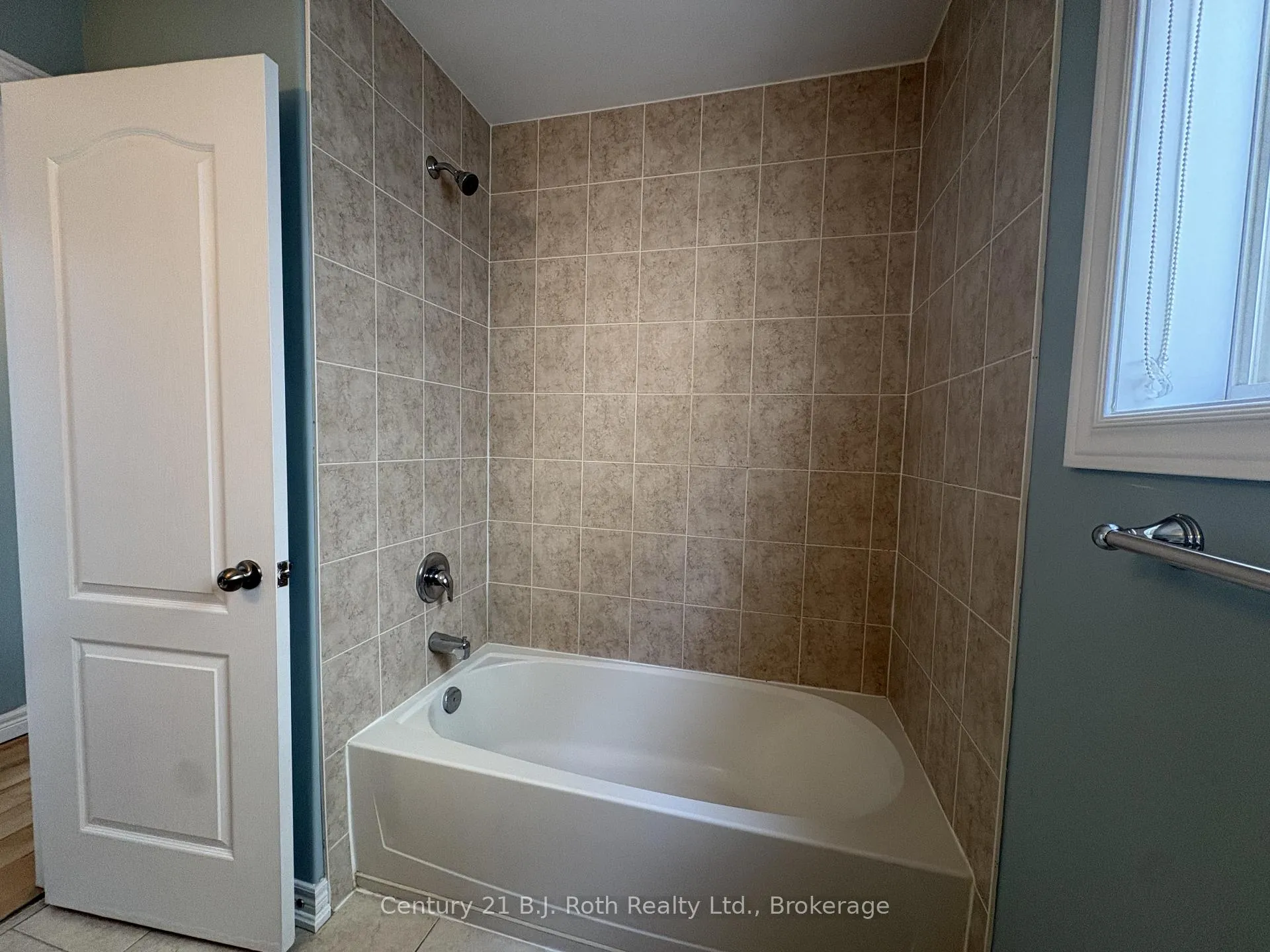 Photo 29 of 34 Pearl Drive, Orillia — HOMEH