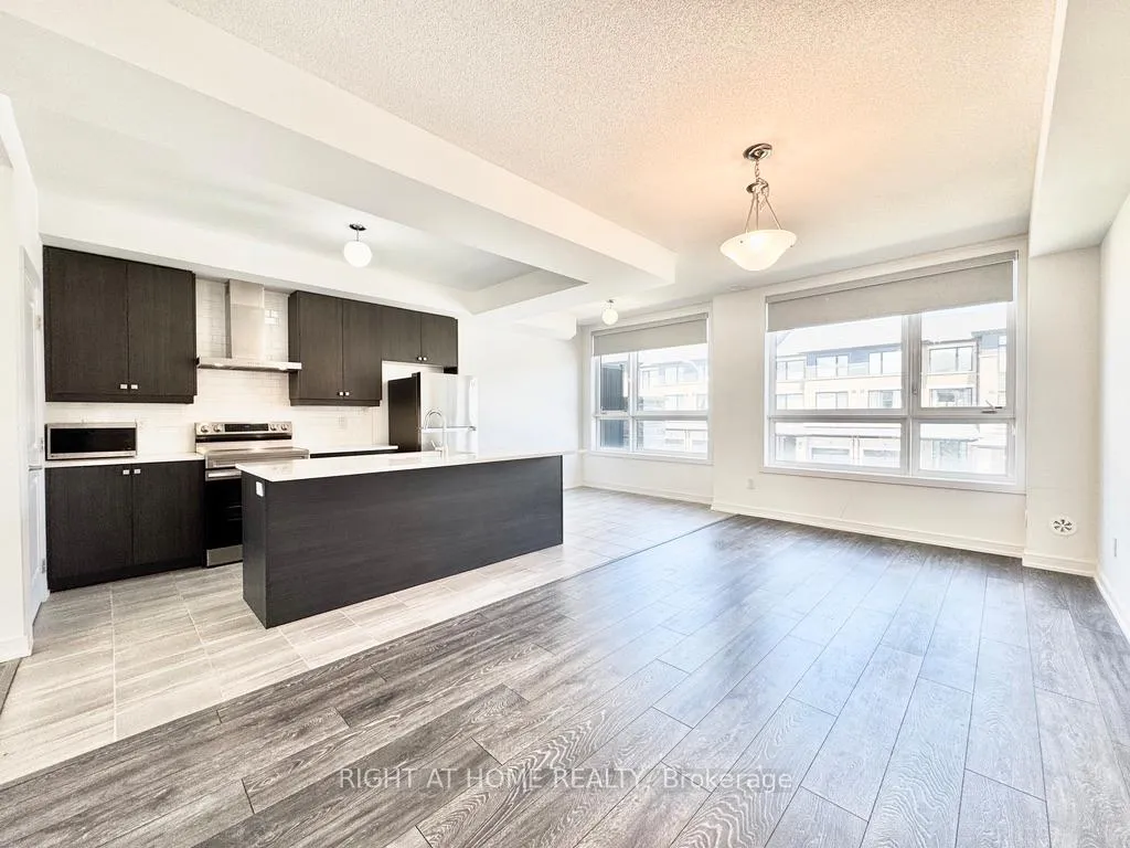 Photo 2 of 16 Blue Forest Crescent, Barrie, Innis-Shore — HOMEH