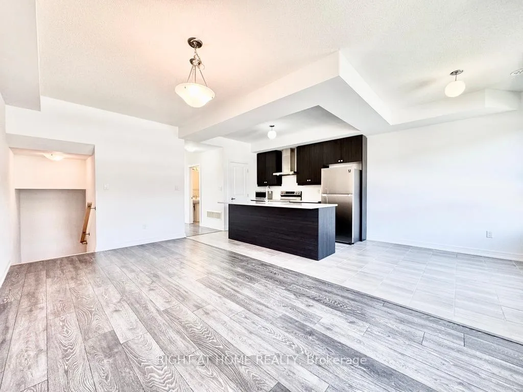 Photo 4 of 16 Blue Forest Crescent, Barrie, Innis-Shore — HOMEH