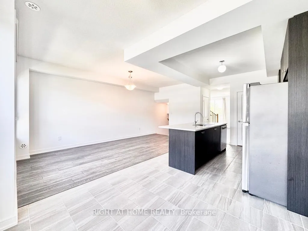 Photo 5 of 16 Blue Forest Crescent, Barrie, Innis-Shore — HOMEH