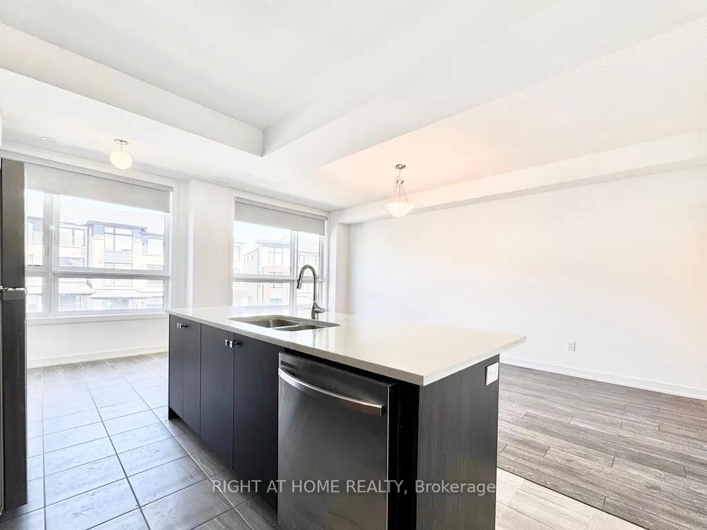 Photo 6 of 16 Blue Forest Crescent, Barrie, Innis-Shore — HOMEH