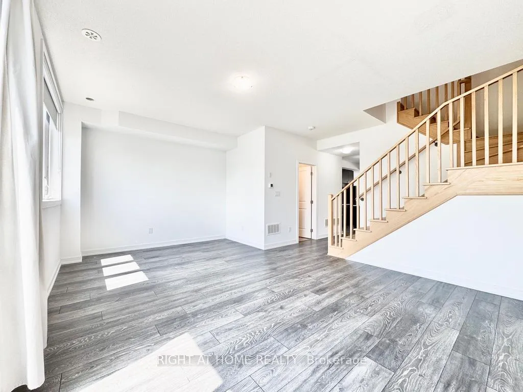 Photo 9 of 16 Blue Forest Crescent, Barrie, Innis-Shore — HOMEH