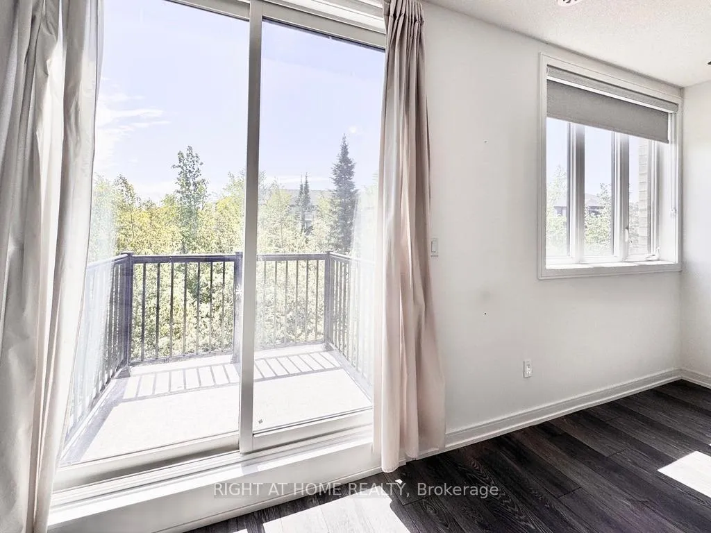 Photo 10 of 16 Blue Forest Crescent, Barrie, Innis-Shore — HOMEH