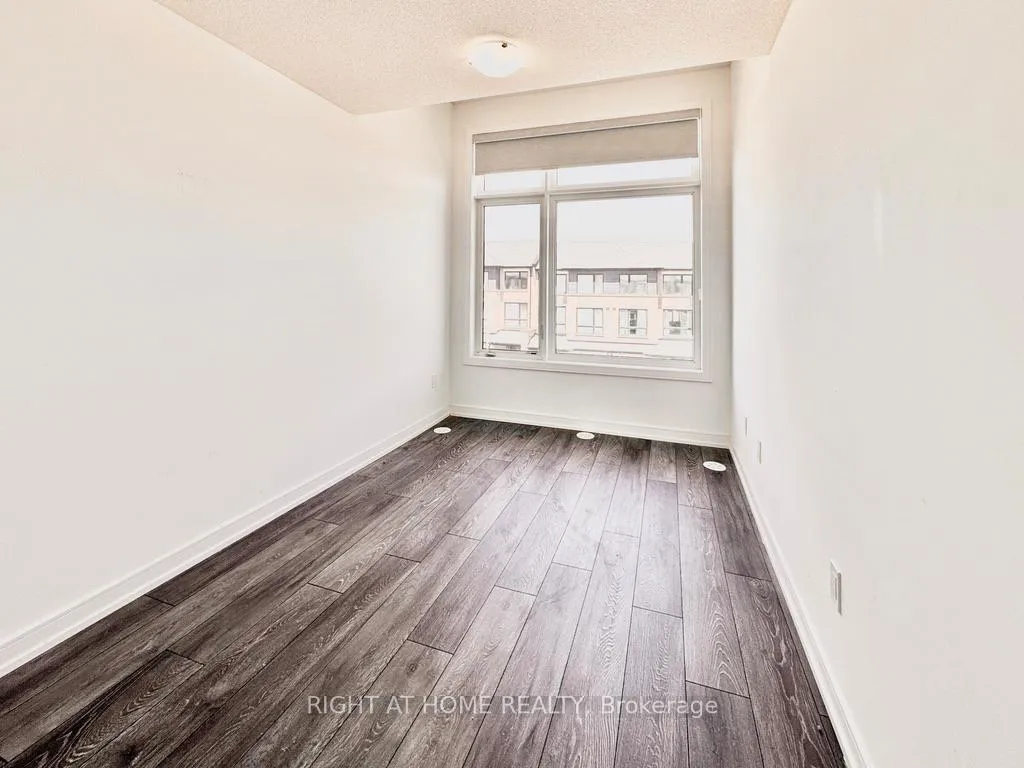 Photo 14 of 16 Blue Forest Crescent, Barrie, Innis-Shore — HOMEH