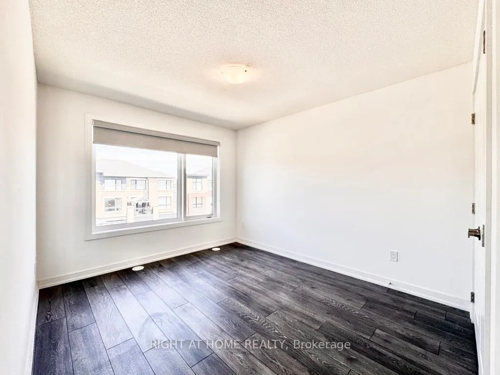 Photo 15 of 16 Blue Forest Crescent, Barrie, Innis-Shore — HOMEH