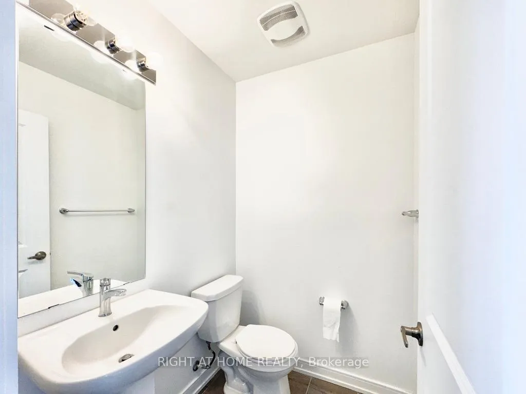 Photo 17 of 16 Blue Forest Crescent, Barrie, Innis-Shore — HOMEH