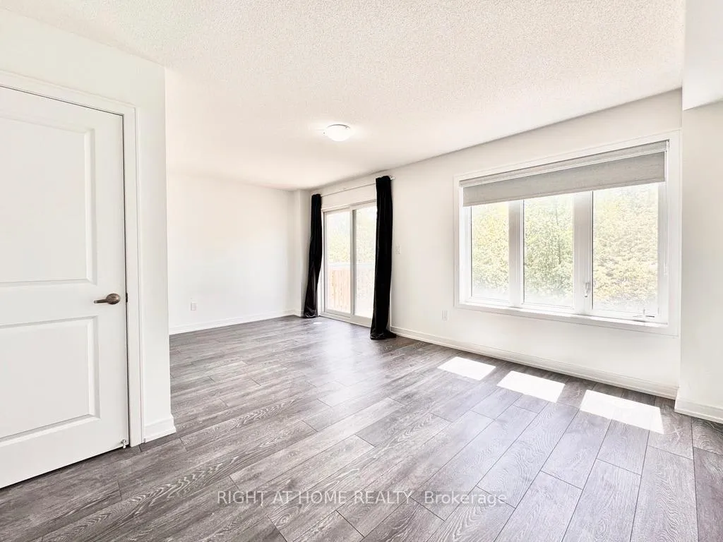Photo 18 of 16 Blue Forest Crescent, Barrie, Innis-Shore — HOMEH