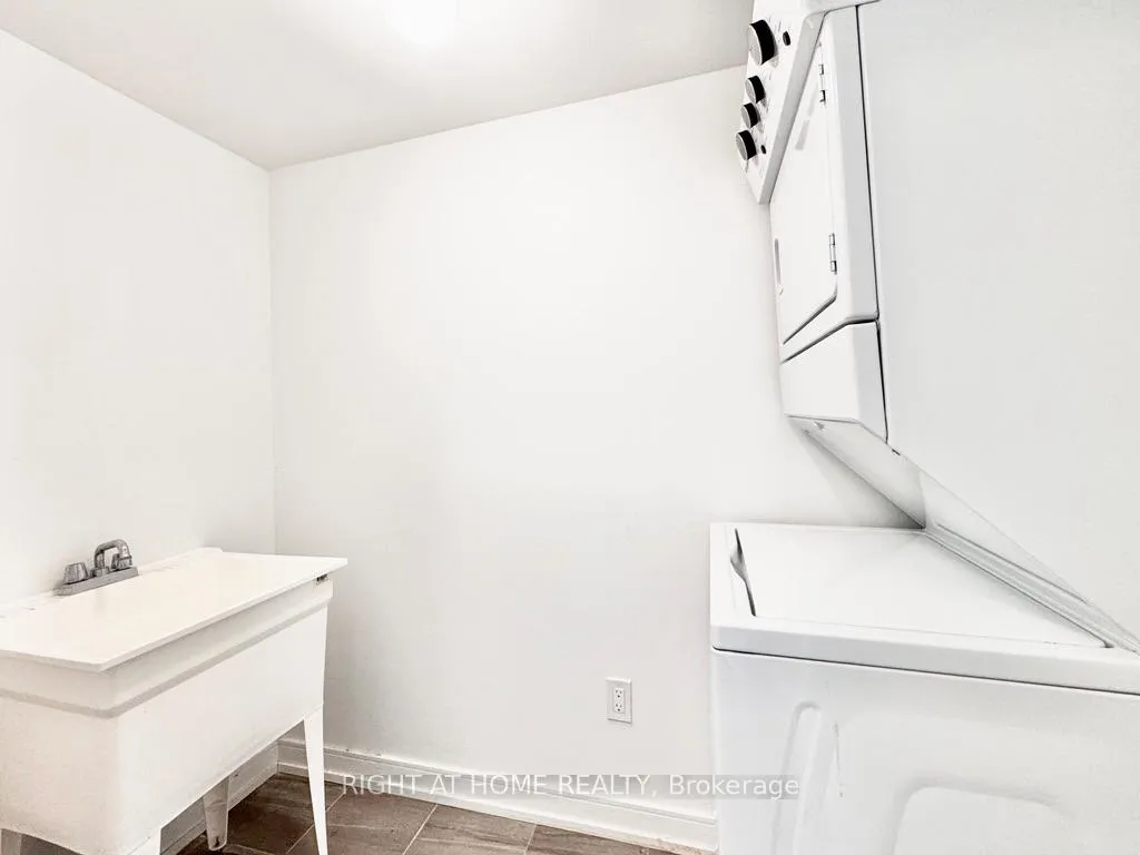 Photo 21 of 16 Blue Forest Crescent, Barrie, Innis-Shore — HOMEH