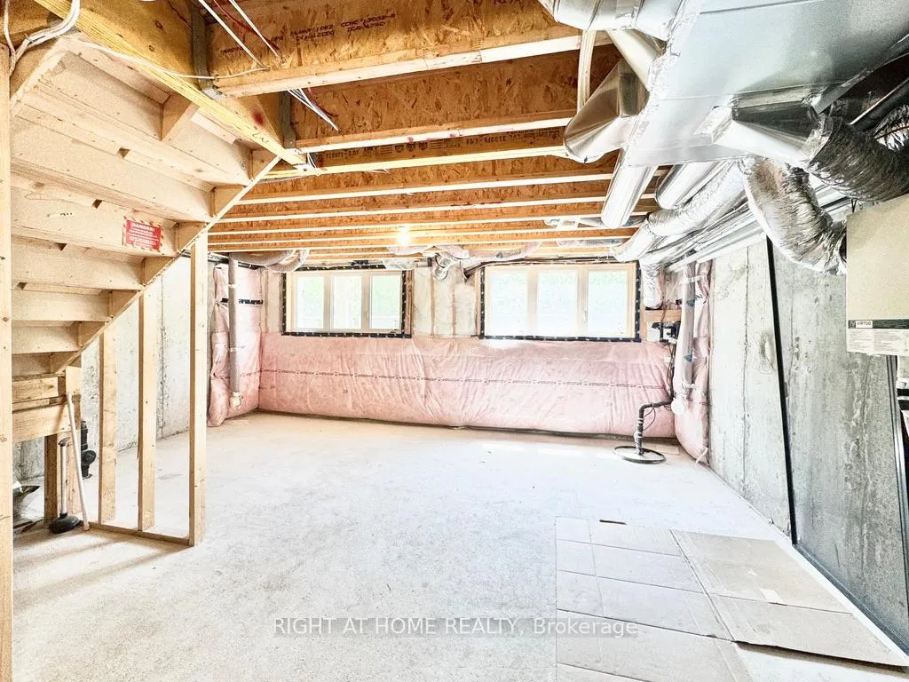 Photo 23 of 16 Blue Forest Crescent, Barrie, Innis-Shore — HOMEH